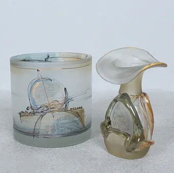 GALERIE AMBIENTE. Zwei Vasen, Glaskunst.