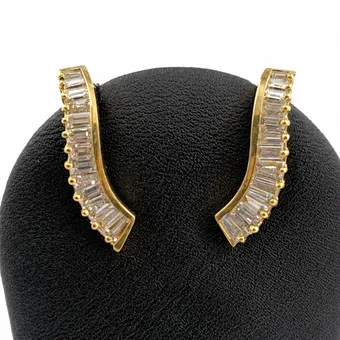 Paar 14k gouden oorbellen met diamanten.