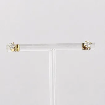 Een paar briljanten oorknoppen - goud 585/000.