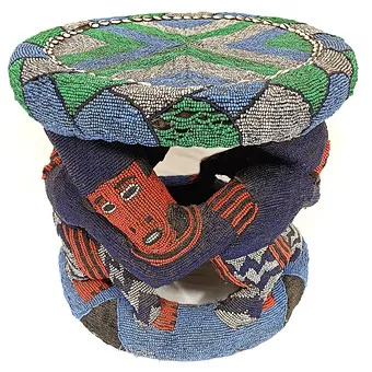 BAMILÉKÉ-PERLENHOCKER „KUO KOKO“.