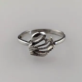 Platina ring "Zwaan".