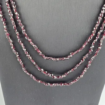 Collier de grenats.