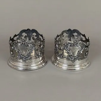 Ein Paar CHAMPAGNER-FLASCHENHALTER - um 1900, Metall versilbert.