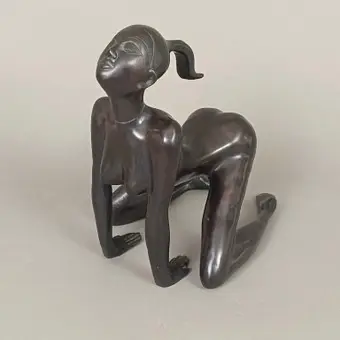 ЖЕНСКАЯ ОБНАЖЕННАЯ ФИГУРА.