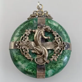 HANGER / AMULET MET ROOFDIER - China, 20e eeuw