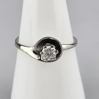 BAGUE DIAMANT - OR BLANC 750/000.
