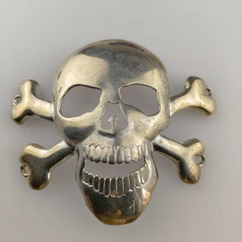 DUŻA VINTAGEOWA KLAMRA DO PASKA / APPLIKA „SCULL & BONES”.