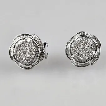 Florale Diamant-Ohrstecker – Weißgold 375.