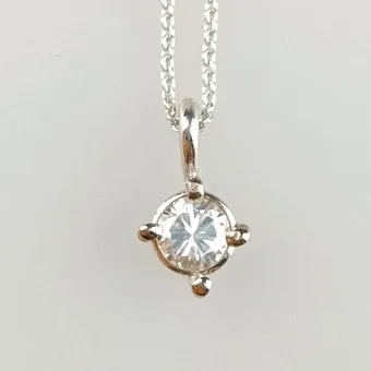 Diamond pendant on delicate chain - white gold 585.