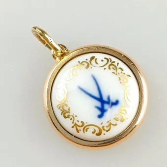 Gold pendant with porcelain plaque - yellow gold setting 585/000, Meissen.