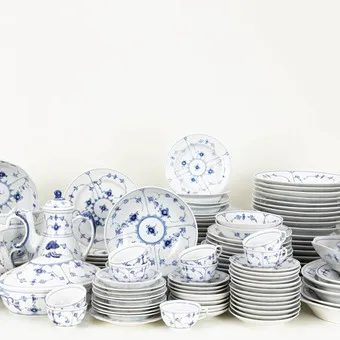 ROYAL COPENHAGEN. Speise-Restservice ´Musselmalet`, 20.Jh. (116).