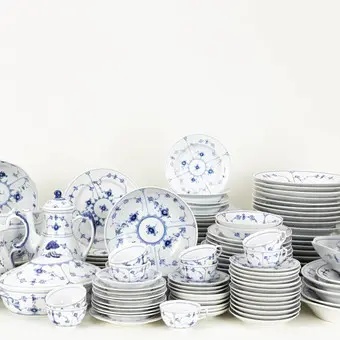 ROYAL COPENHAGEN. Speise-Restservice ´Musselmalet`, 20.Jh. (116).