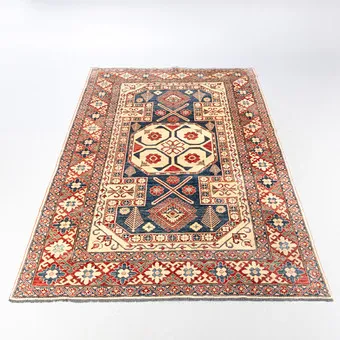 Kazak koberec cca 326x226cm.