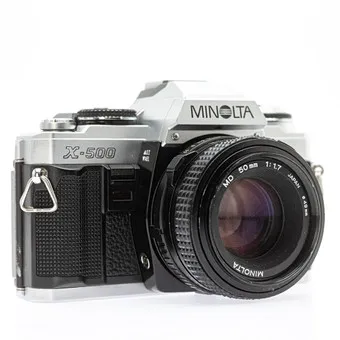 Minolta X-500, 35mm spiegelreflexcamera (SN 6118059) met Minolta MD 1:1.7/50mm objectief (SN 9241206).