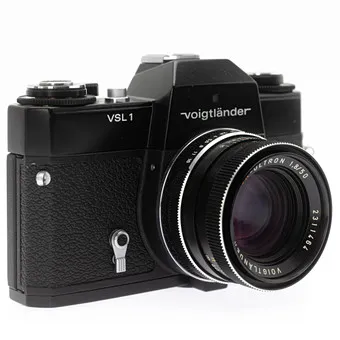Voigtländer VSL TM, 35-мм зеркальная камера (SN 1744887) с объективом Voigtländer Color-Ultron 1:1,8/50 мм (SN 2311464).