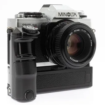 Minolta XG-M, 35mm spiegelreflexcamera (SN 2131001) met Minolta MD 1:1,7/50mm (SN 8055838) en Minolta Motor Drive 1 (SN 3114407)