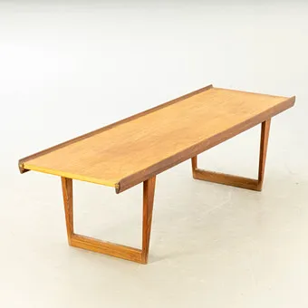 PETER LØVIG NIELSEN. Sofatisch / Bank in Teak, Dänemark, 1960er Jahre.