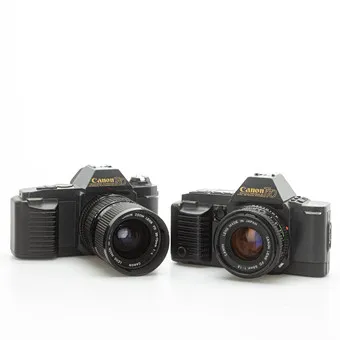 Canon T70 ( SN 1232154 ) und Canon T50 ( SN 2379900 ) mit zwei Objektiven.
