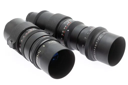 Twee Meyer-Optik Görlitz Telemegor 1:4,5/300mm (SN 2727675) en Telemegor 1:5,5/400mm (SN 2607559) objectieven met M42-vatting.