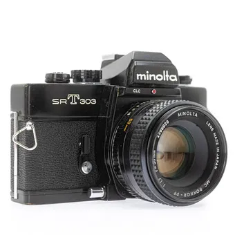 Minolta SR T 303 zwart, 35mm spiegelreflex (SN 3047321) met Minolta MC Rokkor-PF 1:1.7/50mm objectief (SN 2298829).