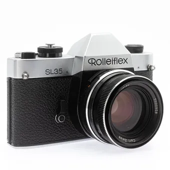 Rolleiflex SL 35 chroom, 35mm spiegelreflexcamera (SN 4093116) met Carl Zeiss Planar 1:1,8/50mm (SN 5500858) objectief.