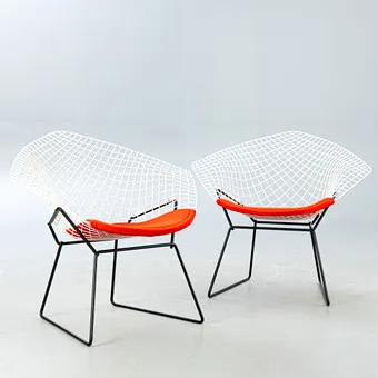 HARRY BERTOIA. two Diamond Chairs "Modell 421", Knoll International, 2nd half 20th c. (2).
