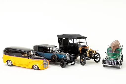 Cztery modele samochodów / zabytkowe: m.in. Franklin Mint (4).