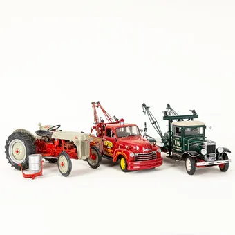 Danbury Mint modely aut: Road Service, International Wrecker, traktor Ford (3).
