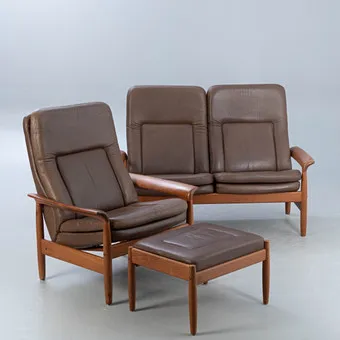 Sitzgruppe: 2- Sitzer Sofa mit Sessel und Ottomane, Dänemark (3).