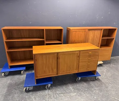 HANS J. WEGNER. Commode avec superstructures RY Møbler.