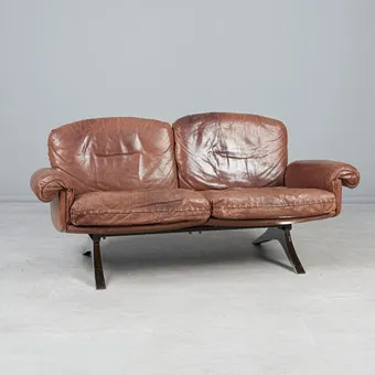 DE SEDE, two-seater sofa, model 'DS 31', leather, steel, 1970s, Switzerland.