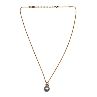 Collier en argent avec pendentif perle.