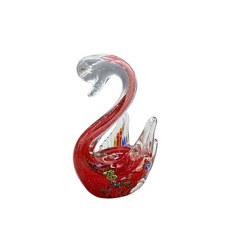 Ručně vyrobená skleněná figurka labutě.