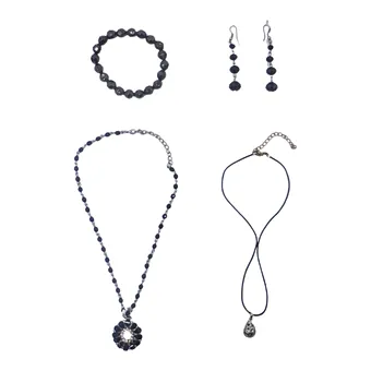 Parure composée de colliers, bracelet et boucles d'oreilles.