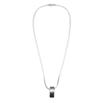 Collier en argent 925 avec pendentif et deux pierres de zircon.