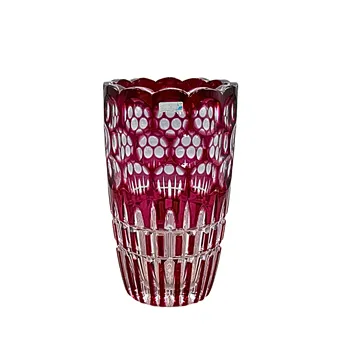 BÖHMISCHE KRISTALLVASE IN RUBINROT.