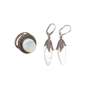 SIERADEN SET MET PARELMOER EN MARQUASIET.