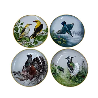 FRANKLIN MINT. VIER PORZELLAN-SAMMELTELLER MIT VERSCHIEDENEN TIERMOTIVEN UND GOLDRAND.