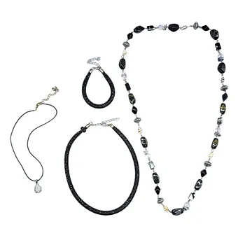 SIERADEN LOT VAN DRIE KETTINGEN EN EEN ARMBAND.