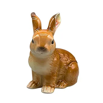 PORZELLANFIGUR EINES BRAUNEN HASEN.