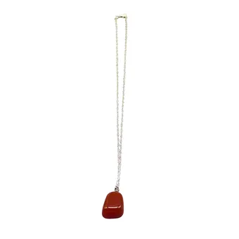 Chaîne en argent 925 avec pendentif cornaline rouge.