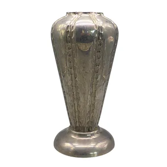 ART-DÉCO-VASE AUS METALL.