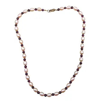 COLLIER MIT PERLEN UND GRANATSTEINEN, VERSCHLUSS 925 SILBER.