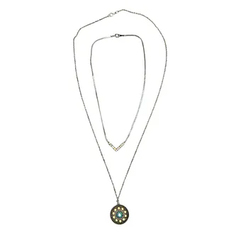 ZWEI VERSCHIEDENE DAMENHALSKETTEN.