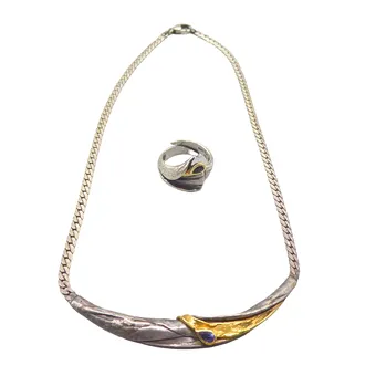 SCHMUCKSET 925ER SILBER KETTE MIT 585ER GOLDEINLAGE BESETZT MIT EINEM SAPHIR UND PASSENDEM RING.