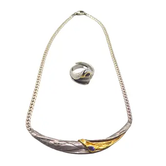 SCHMUCKSET 925ER SILBER KETTE MIT 585ER GOLDEINLAGE BESETZT MIT EINEM SAPHIR UND PASSENDEM RING.