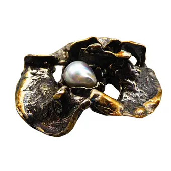 BROSCHE - ANHÄNGER AUS 925ER SILBER MIT EINER PERLE BESETZT.