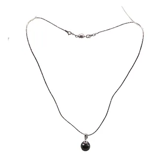 Perle de Tahiti avec incrustations de zircone, argent sterling et chaîne en argent 925.