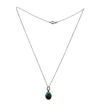Geëmailleerd 925 zilveren ei-hanger aan een 925 zilveren ketting met markasiet.