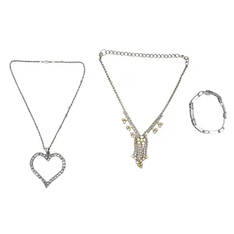 Lot de deux colliers avec décor strass et un bracelet en acier inoxydable, 3 pièces.